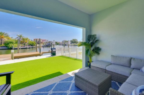 Chic Hudson Townhome Walk to the Beach!